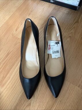 Black Pointed Toe Women's Dress Pumps - Size 9